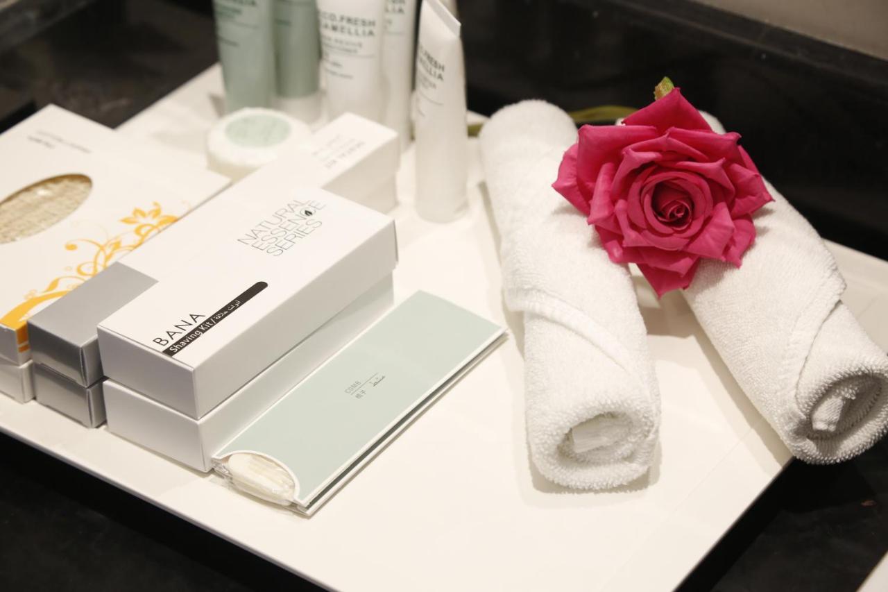 Waterfront Hotel Apartment Lusail エクステリア 写真 A rose in a hotel bathroom