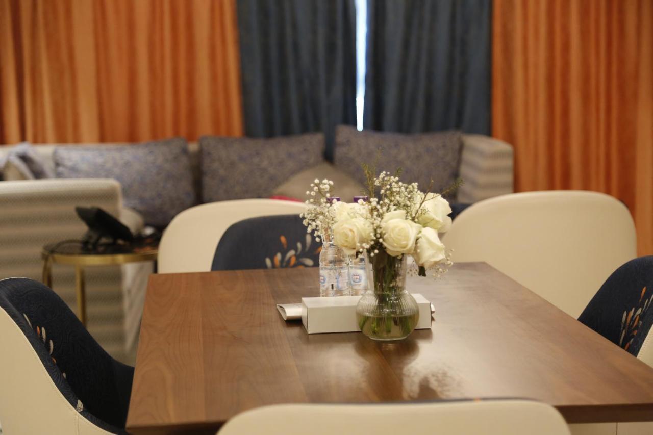 Waterfront Hotel Apartment Lusail エクステリア 写真 A dining room in a house